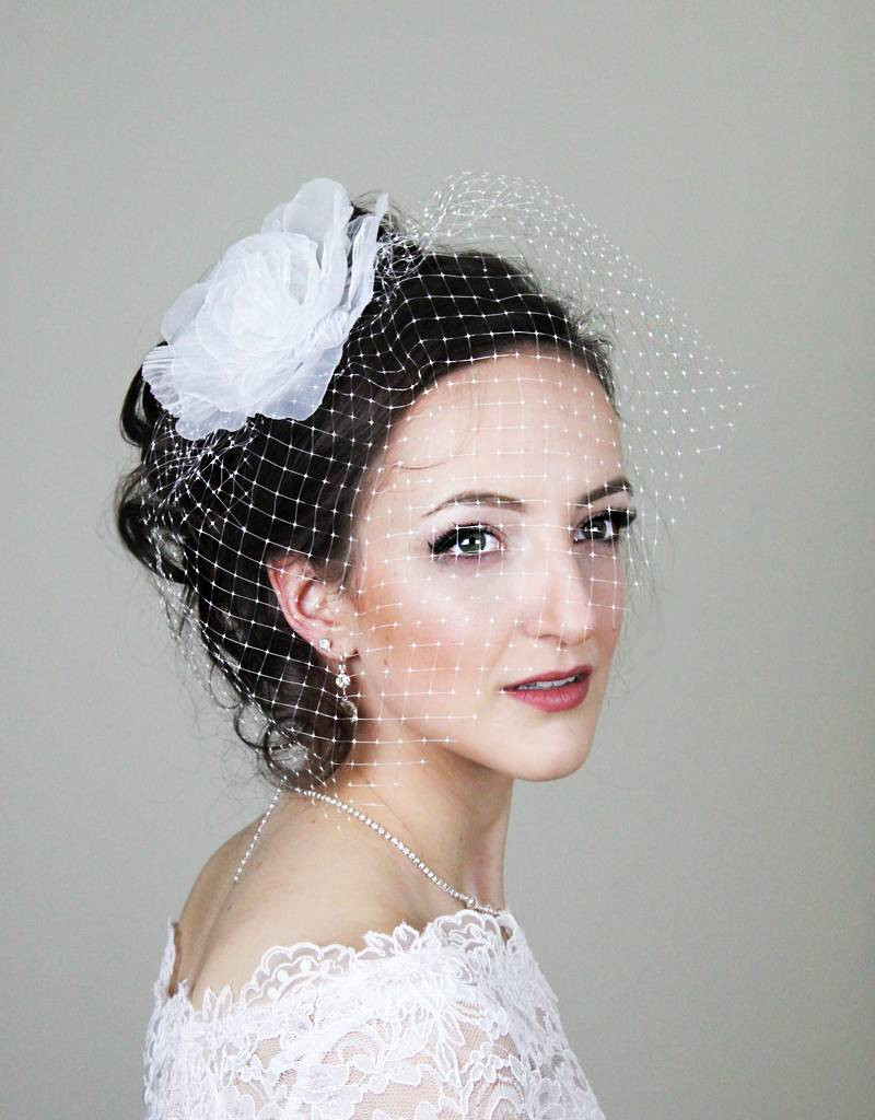 Fascinator Hochzeit
 Haarschmuck für Ihre Brautfrisur mit Perlen und Netz