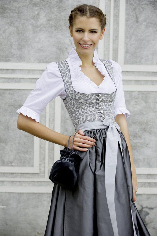 Festliche Dirndl Für Hochzeit
 Die besten 25 Dirndl traditionell Ideen nur auf Pinterest