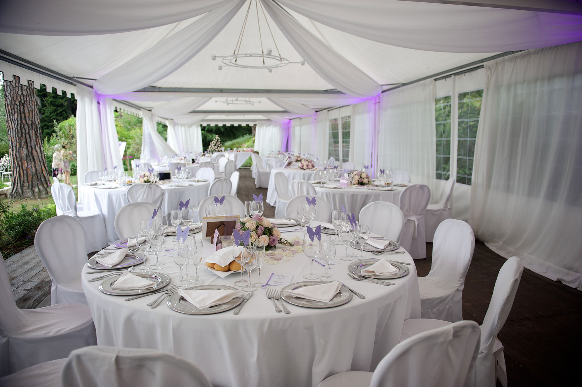 Festzelt Hochzeit
 Matériel de réception à louer ou vendre Aubagne Mobilier