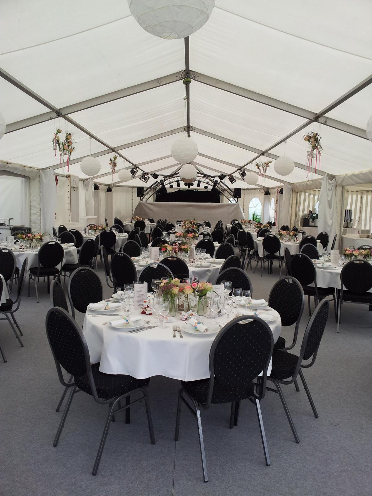 Festzelt Hochzeit
 Bilder zu den Zelten Zeltverleih Brune in Waltrop