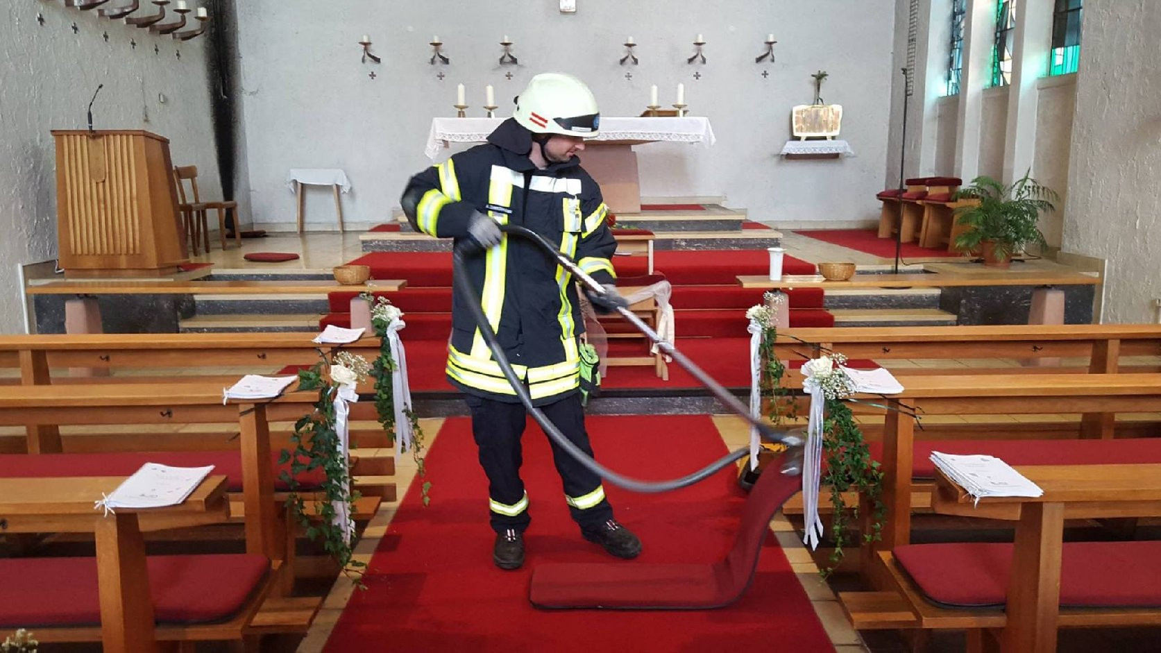 Feuerwehr Hochzeit
 Schwegenheim Schwelbrand in Kirche – Feuerwehr rettet