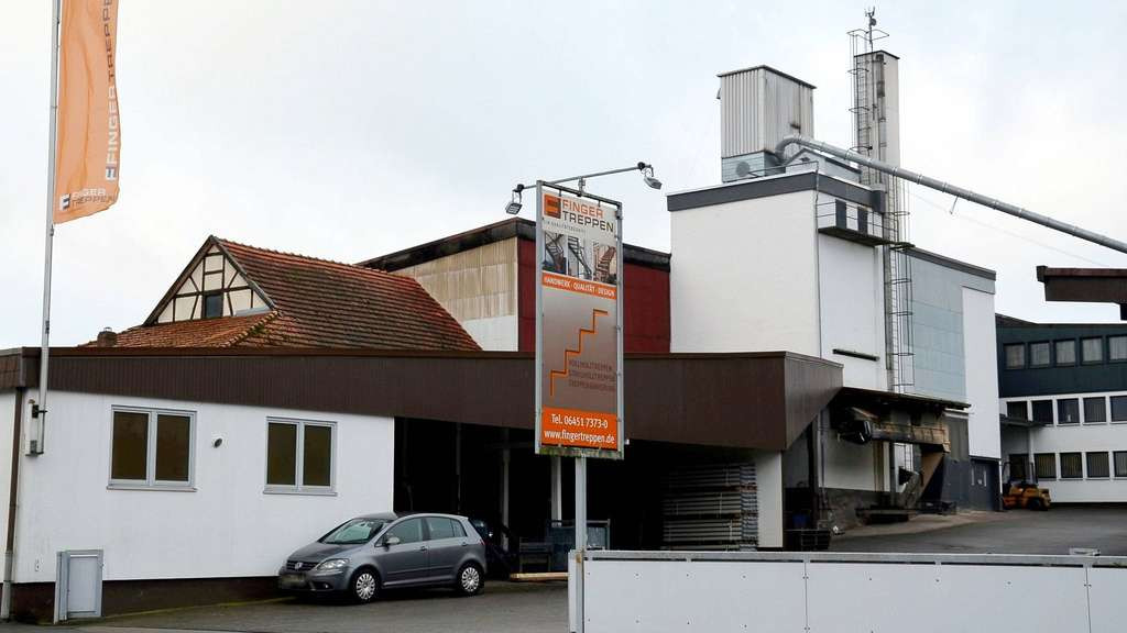 Finger Haus
 Finger Treppen zieht nach Frankenberg zu Finger Haus