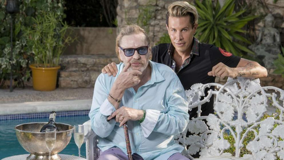 Florian Wess Helmut Berger Hochzeit
 Helmut Berger gibt seinem Freund Florian Wess das Ja Wort