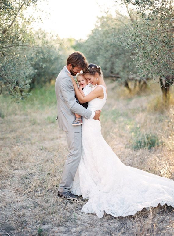 Fotoideen Hochzeit
 Kind und Brautpaar