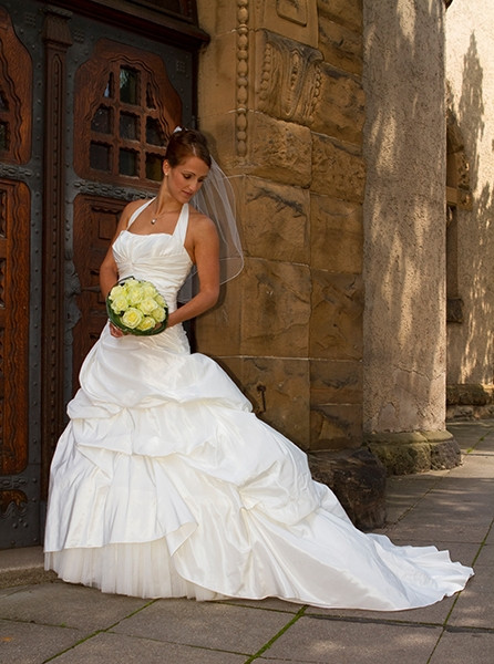 Fotoshooting Hochzeit
 Hochzeit Fotoshooting Braut an der Kirche Hochzeit