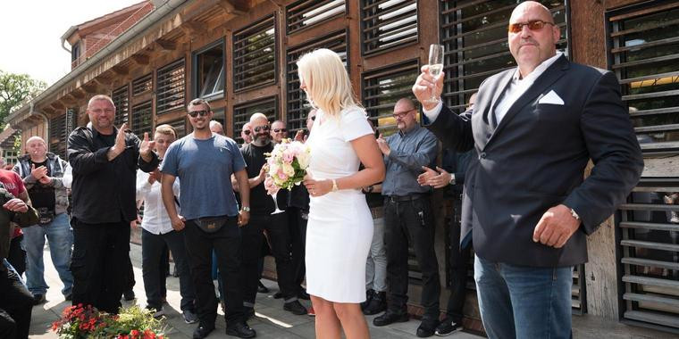 Frank Hanebuth Hochzeit
 Rocker Hells Angels Wedemark Hochzeit Standesamt