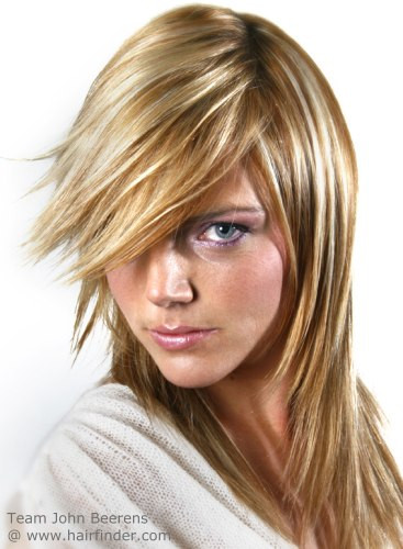 Frisuren Braun Blond
 Atemberaubende Frisur mit Stufen den Blick auf