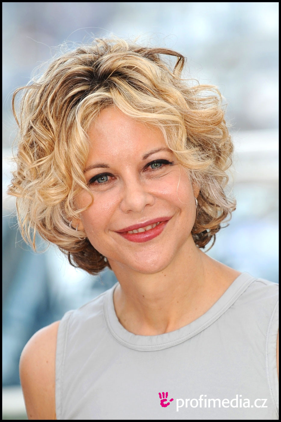 Frisuren Meg Ryan
 Meg Ryan frisur zum Ausprobieren in eFrisuren