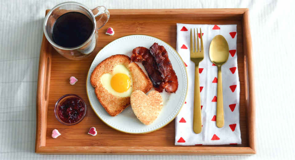 Frühstück Im Bett
 Romantisches Frühstück im Bett – 3 köstliche schnelle Rezepte