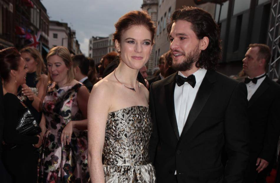 Game Of Thrones Hochzeit
 GOT Stars Kit Harington & Rose Leslie So spektakulär wird