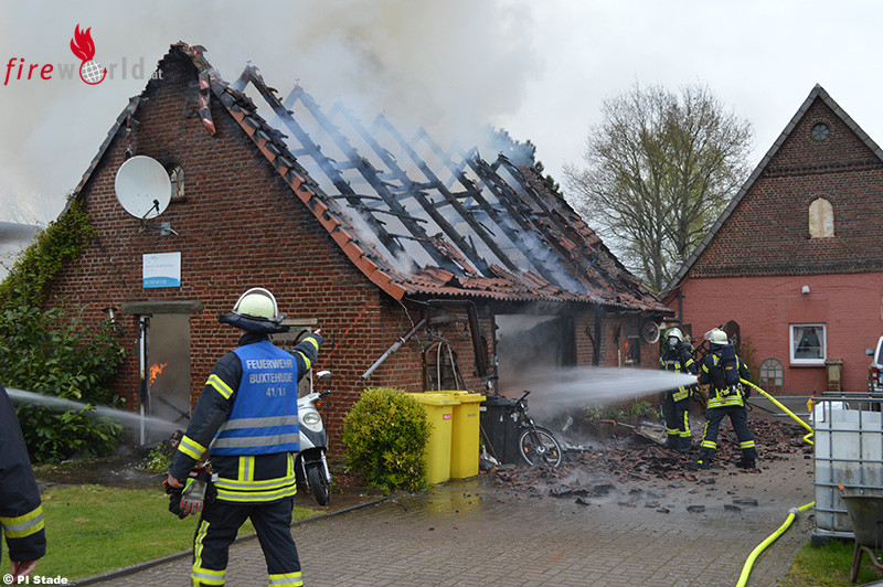 Garage Buxtehude
 Deutschland Garage in Buxtehude nach Verpuffung in Flammen