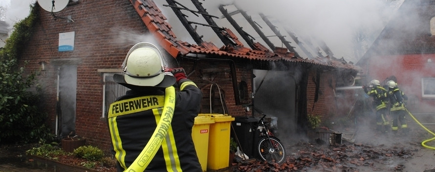 Garage Buxtehude
 Werkstatt in Buxtehude nach Feuer in Trümmern TAGEBLATT
