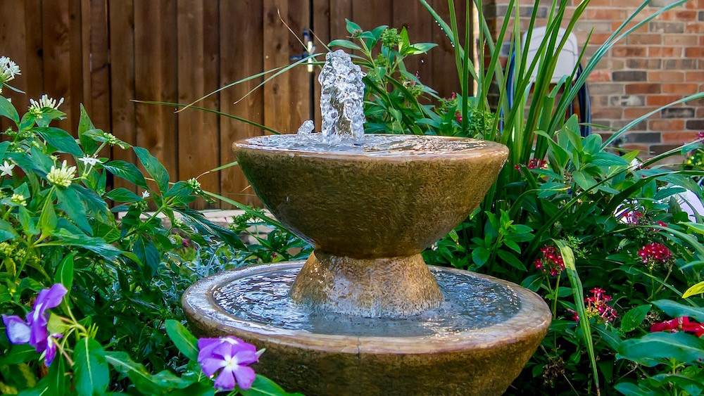 Garten Springbrunnen
 Springbrunnen das besondere Extra im Garten › A Z Gartenbau