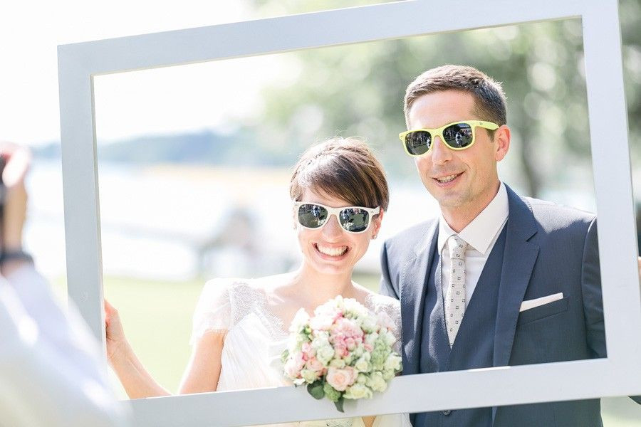 Gästefotos Hochzeit Mal Anders
 brautpaar fotos mal anders rahmen sonnenbrille