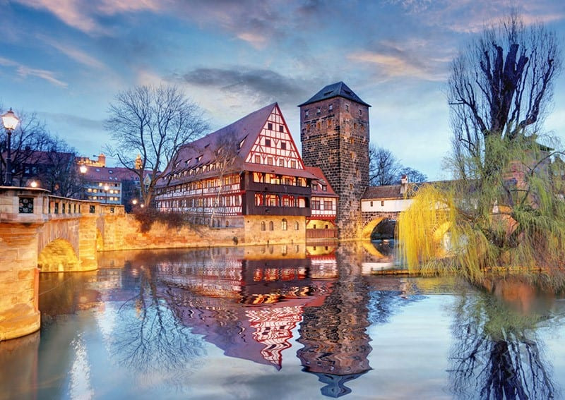 Gelbes Haus Nürnberg
 Gelbes Haus Nürnberg Eine Traditionsbar wechselt den Bezirk