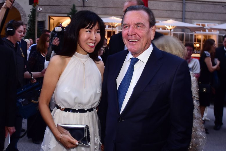 Gerhard Schröder Hochzeit
 Schröders Gästeliste Mit wem der Altkanzler seine