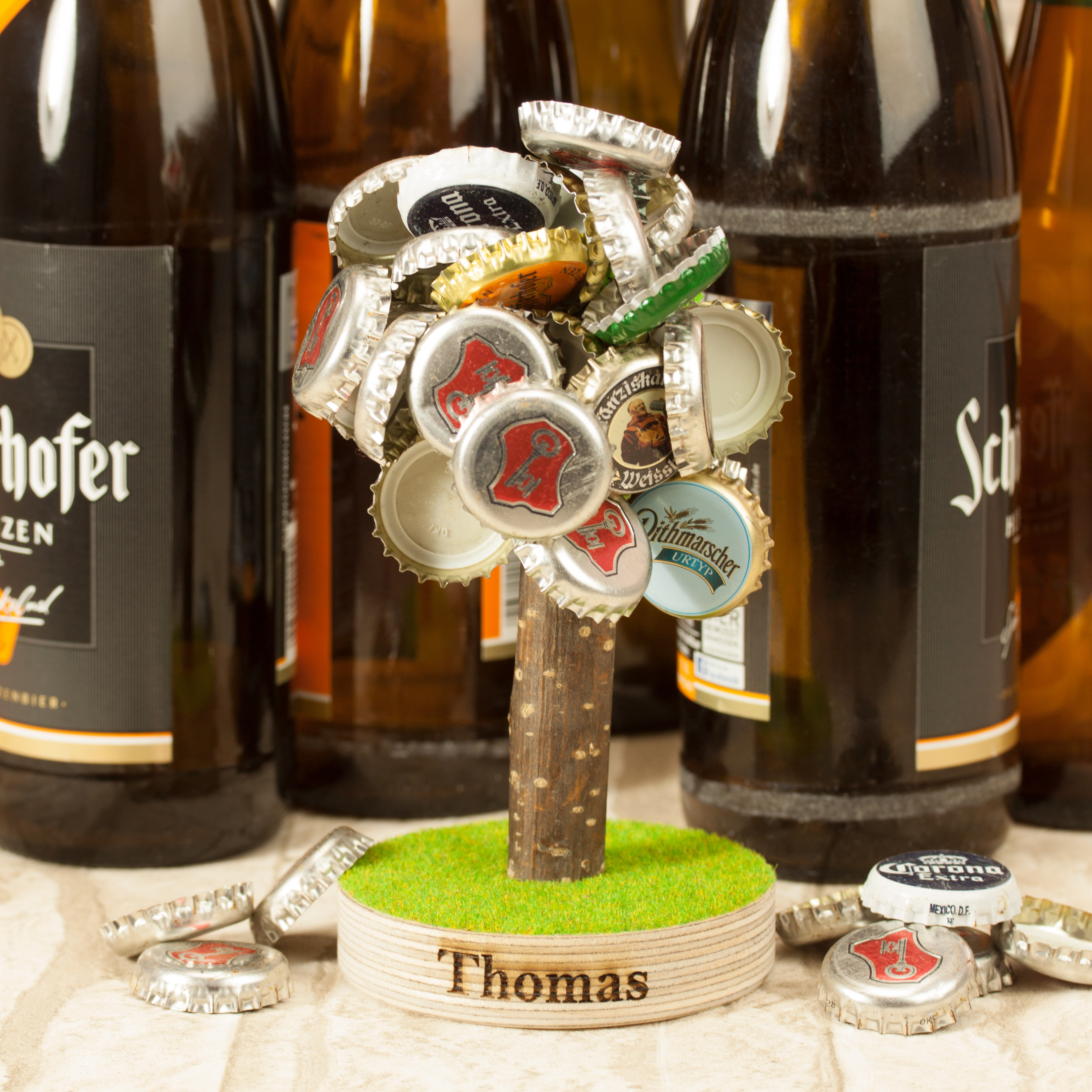 Geschenke Bierliebhaber
 Magnetischer Bierbaum für Kronkorken mit Gravur