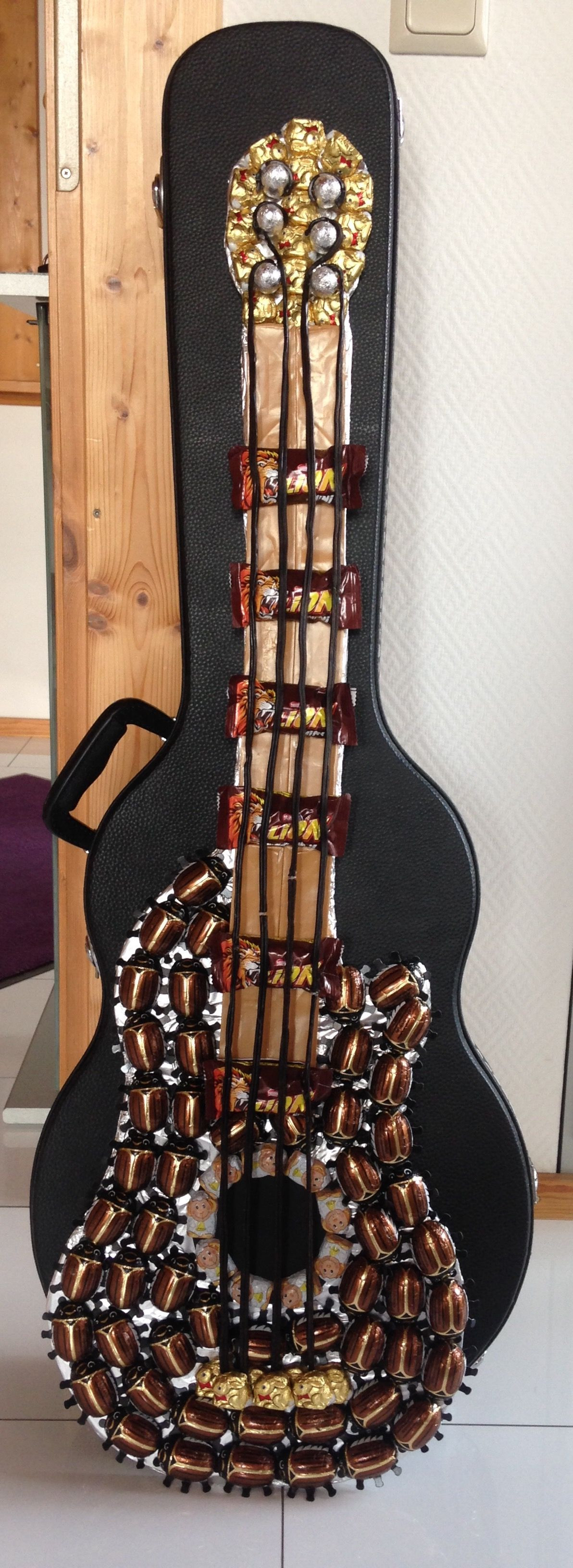 Geschenke Für Musiker
 Gitarre aus Süßigkeiten als Geburtstagsgeschenk für einen