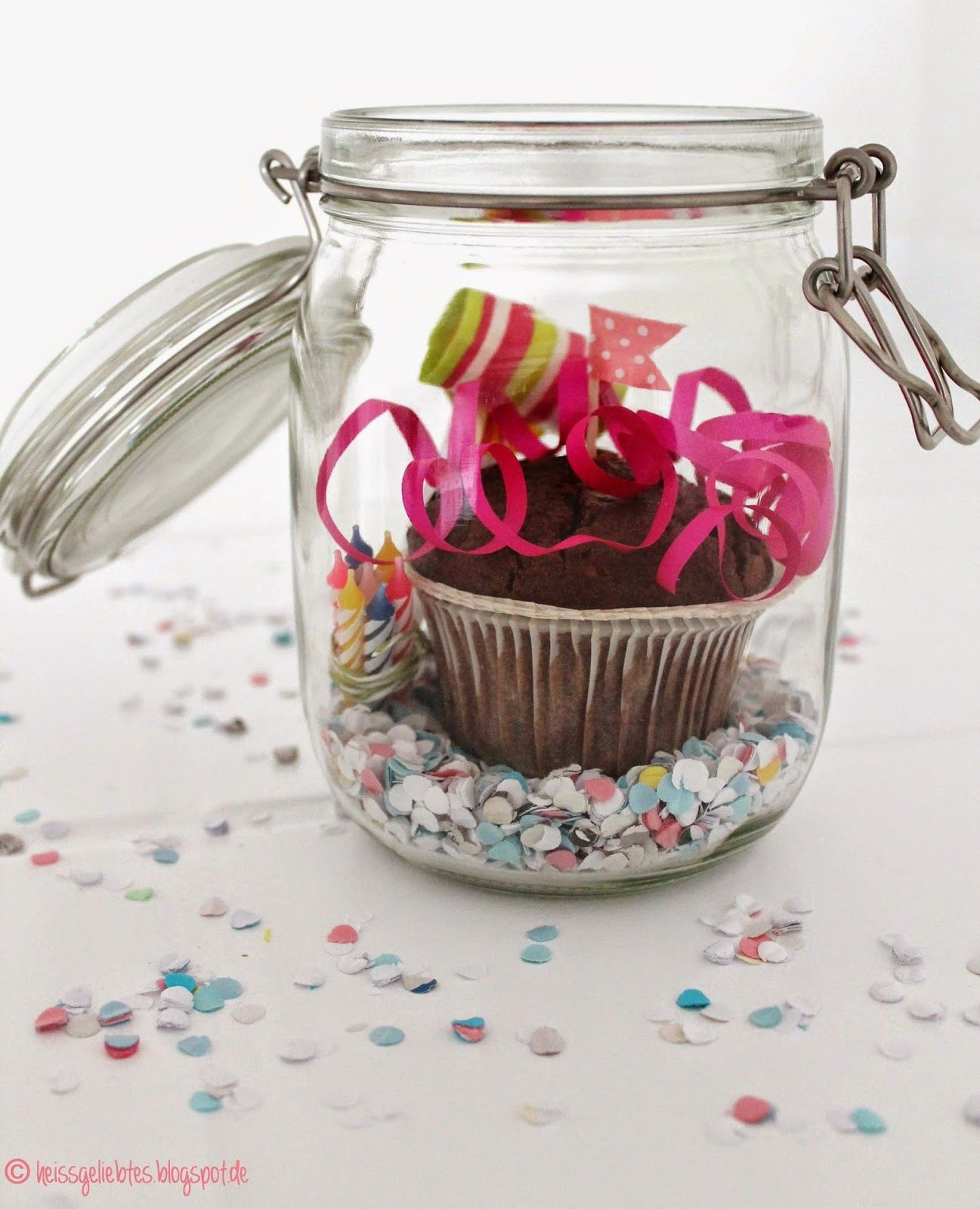 Geschenke Im Glas Verpacken
 DIY Birthday in a Jar Geburtstag im Glas Muffin Gift