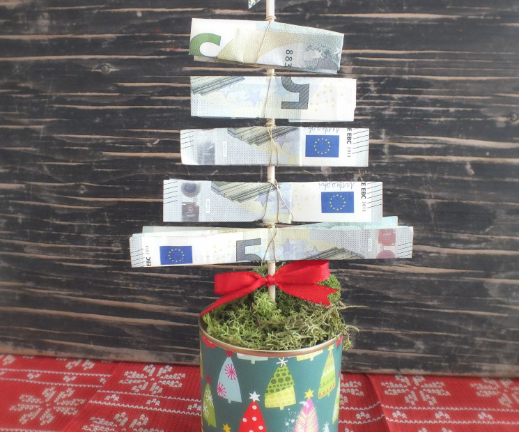 Geschenke Mit Geld
 Geld Tannenbaum basteln zu Weihnachten auf Geschenke