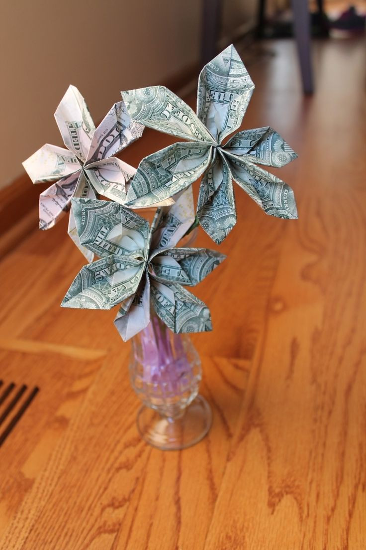 Geschenkidee Hochzeit Geld
 Blumen in Vase aber welche aus Geldscheine