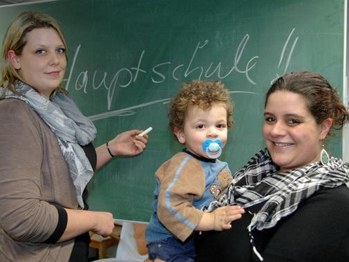 Geschenkideen Für Junge Mütter
 Kiel Gaarden – Schule für junge Mütter in Gefahr – KN