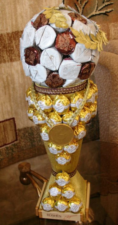Geschenkideen Fußball
 Pokal aus Schokolade