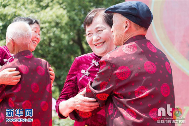 Goldene Hochzeit Kleidung Tipps
 300 Ehepaare feiern goldene Hochzeit Radio China
