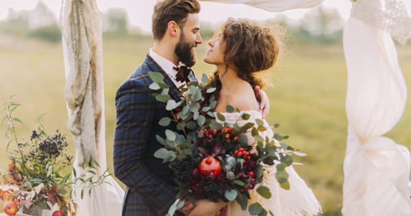 Goldene Hochzeit Kleidung Tipps
 Heiraten im Herbst Brautkleider und Deko Ideen
