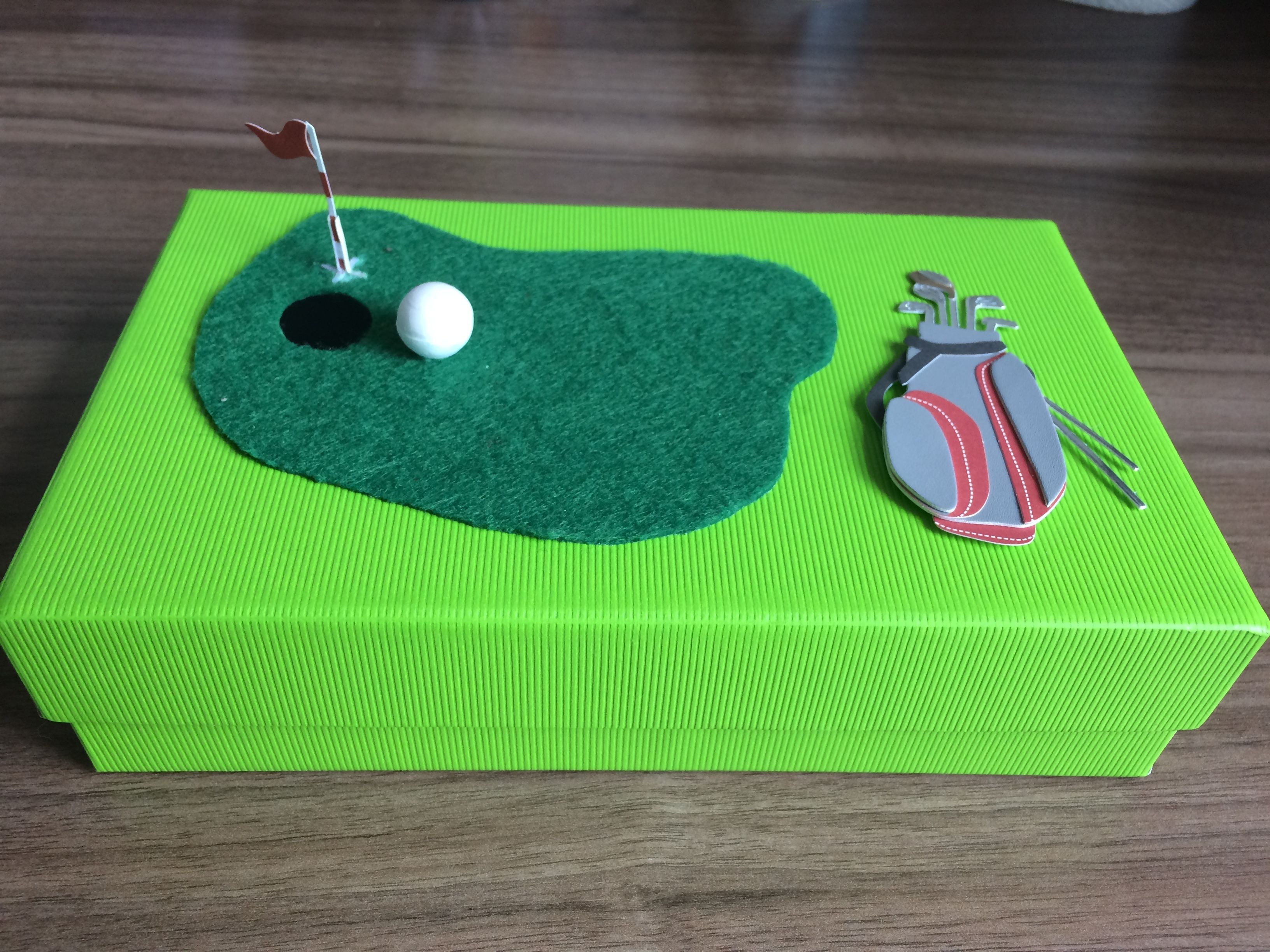 Golf Geschenke
 Geschenkidee für Golfer In Schachtel kann man zum