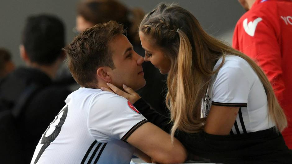 Götze Hochzeit
 Mario Götze und Ann Kathrin Brömmel Heimliche Hochzeit in