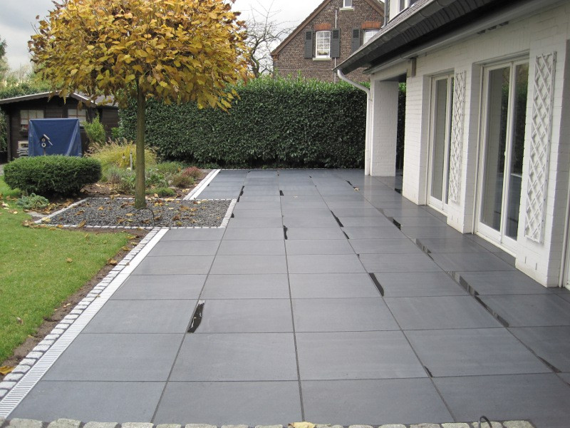 Granitplatten Terrasse
 Garten und Landschaftsbau Thorsten Behmer