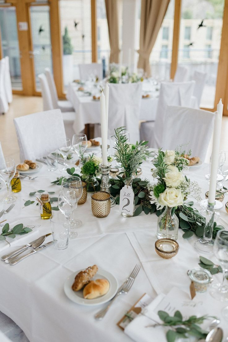 Greenery Hochzeit
 Mediterrane Greenery Hochzeit mit VW Bulli