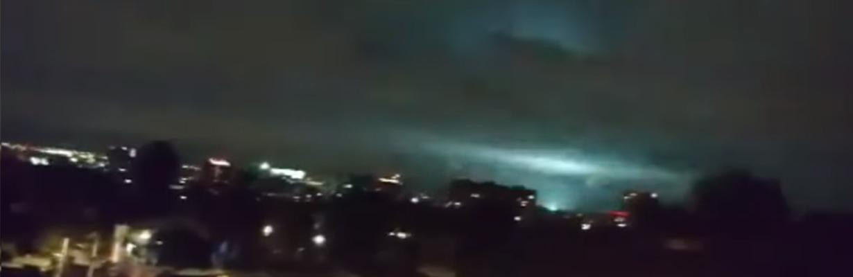 Grünes Licht Am Himmel
 Mexiko Erdbebenlichter leuchten am Himmel