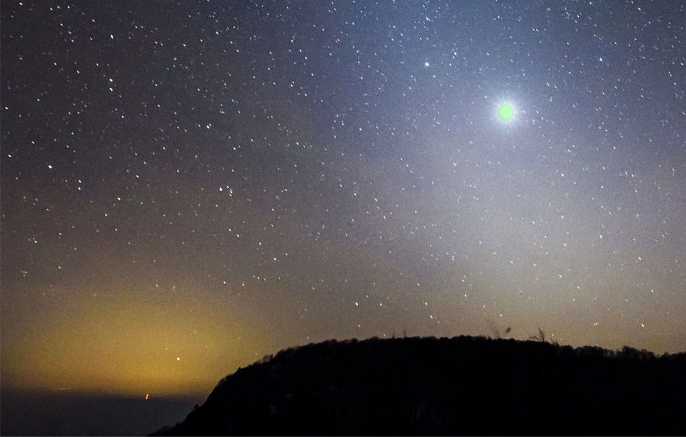 Grünes Licht Am Himmel
 Mysteriöses Licht am Nachthimmel gesichtet Menschen