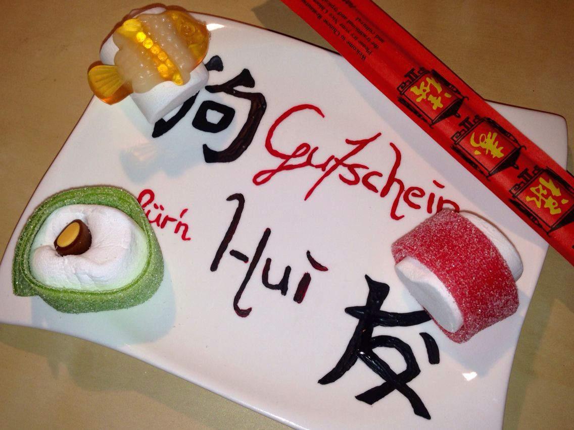 Gummibärchen Geschenke
 Sushi aus Gummibärchen und Marshmallows Geschenk