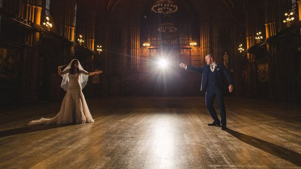 Harry Potter Hochzeit
 Magische Momente Brautpaar feiert traumhafte Harry Potter