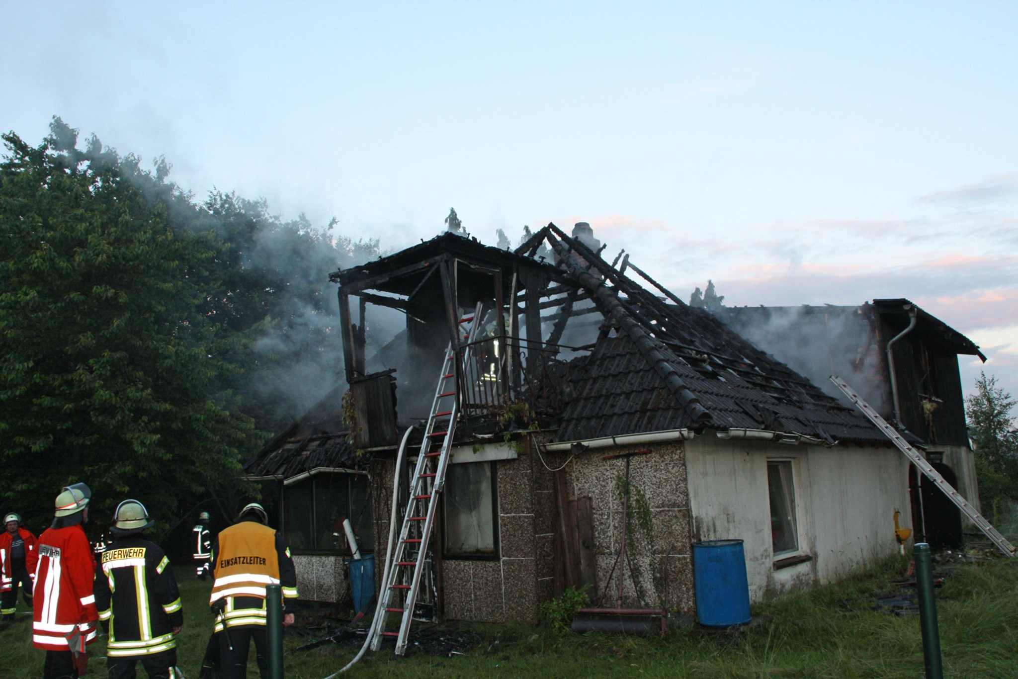 Haus Abgebrannt
 Leerstehendes Haus abgebrannt Tostedt