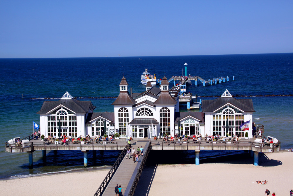 Haus Am Ende Der Straße
 Und am Ende der Straße steht ein Haus im See Seebrücke