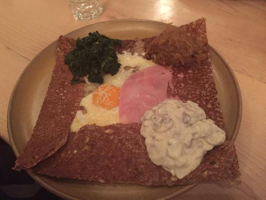 Haus Der Bretagne Hamburg
 Galette con queso huevo jamón espinacas y champiñones