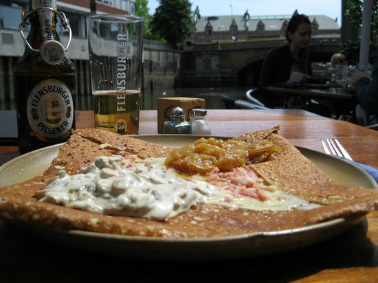 Haus Der Bretagne Hamburg
 Tanruz crêpe flambée Picture of Ti Breizh Haus der