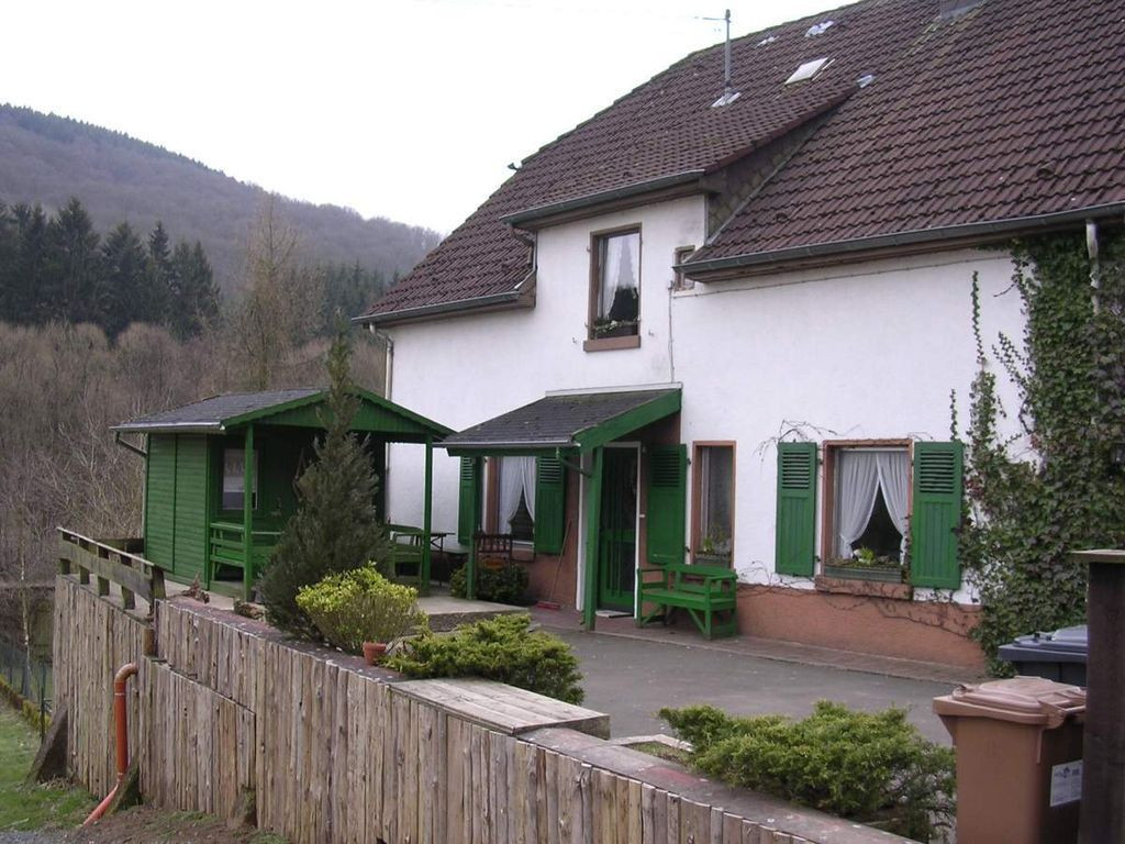 Haus Der Lust
 Laura s Haus in der Birresborn 6 Schlafzimmer für bis zu