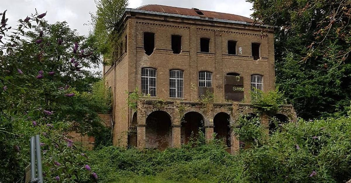 Haus Fühlingen
 Köln Der Grusel Grabstein von Haus Fühlingen FOCUS line