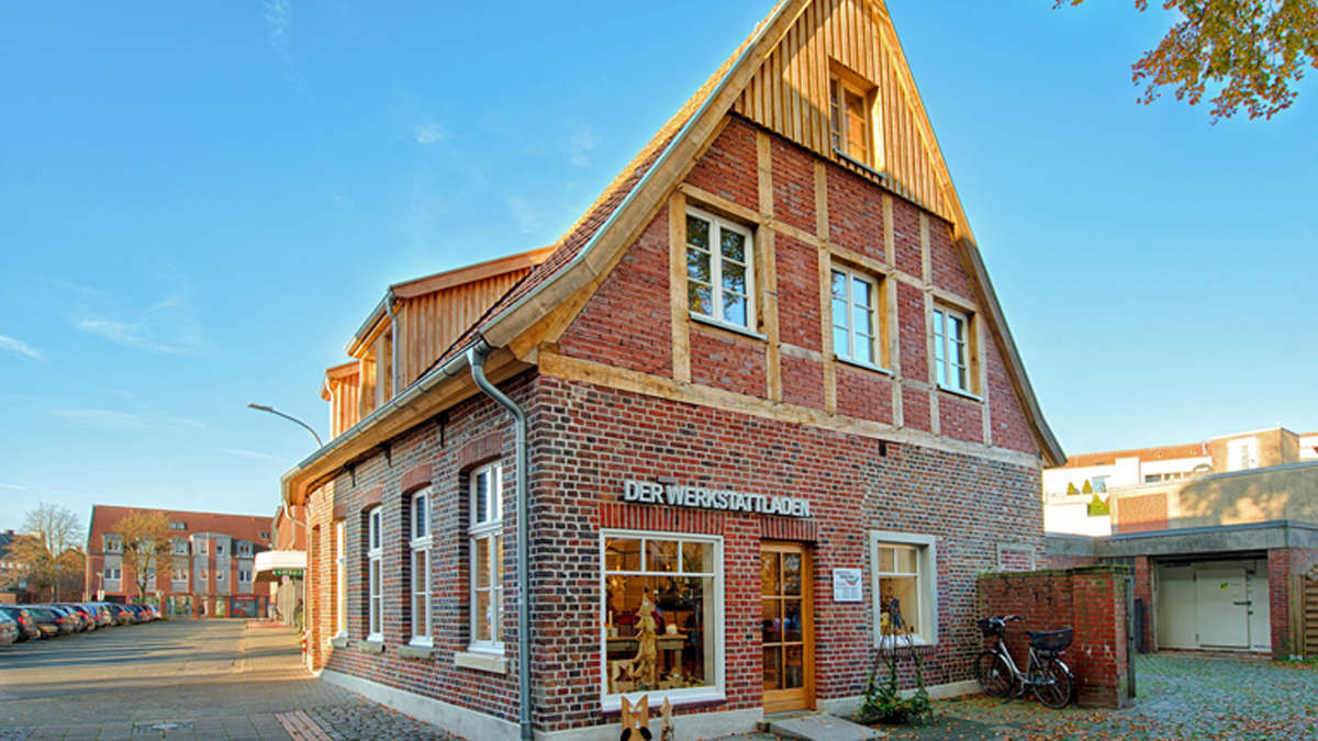 Haus Hall
 Haus Hall schließt im Mai Werkstattladen in Coesfeld