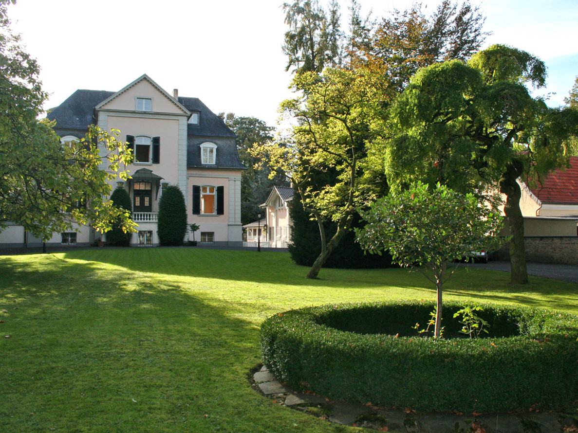 Haus Kaufen Bonn
 Traumhafte Villa in Bonn Oberkassel 3D Rundgang Engel