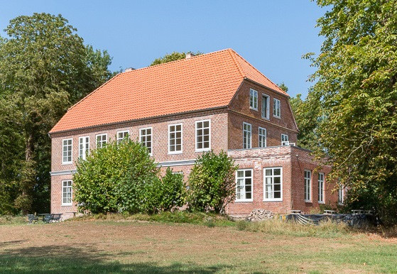 Haus Kaufen Garding
 Beeindruckendes Herrenhaus mit Wald und Teich