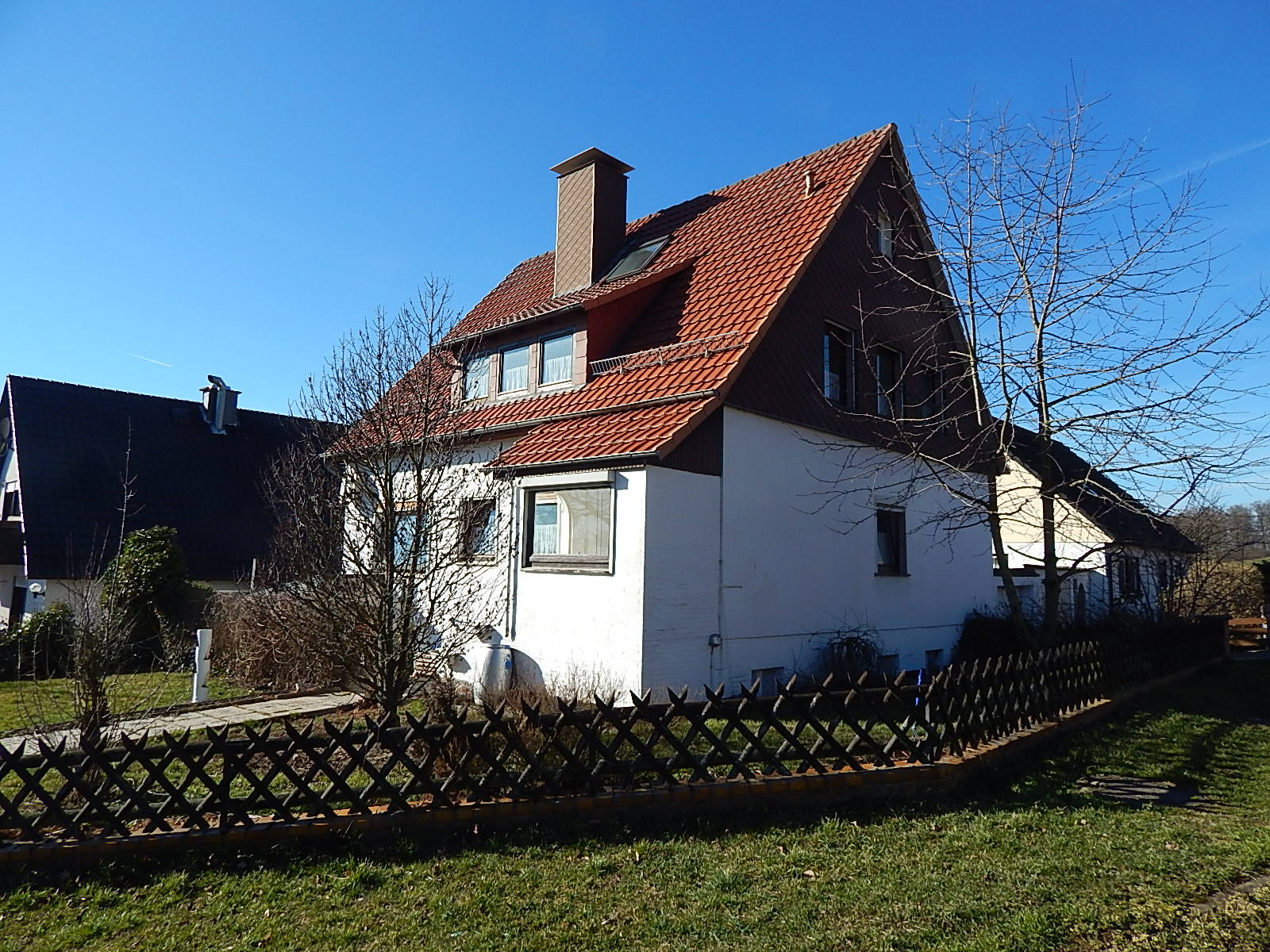 Haus Kaufen Hardegsen
 Freistehenden Einfamilienhaus mit Garage In Friedland