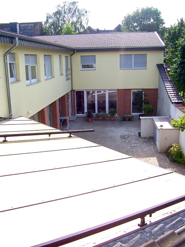 Haus Kaufen Krefeld
 3 Häuser Bj 2008 2007 u 1948 in der Krefelder Innenstadt