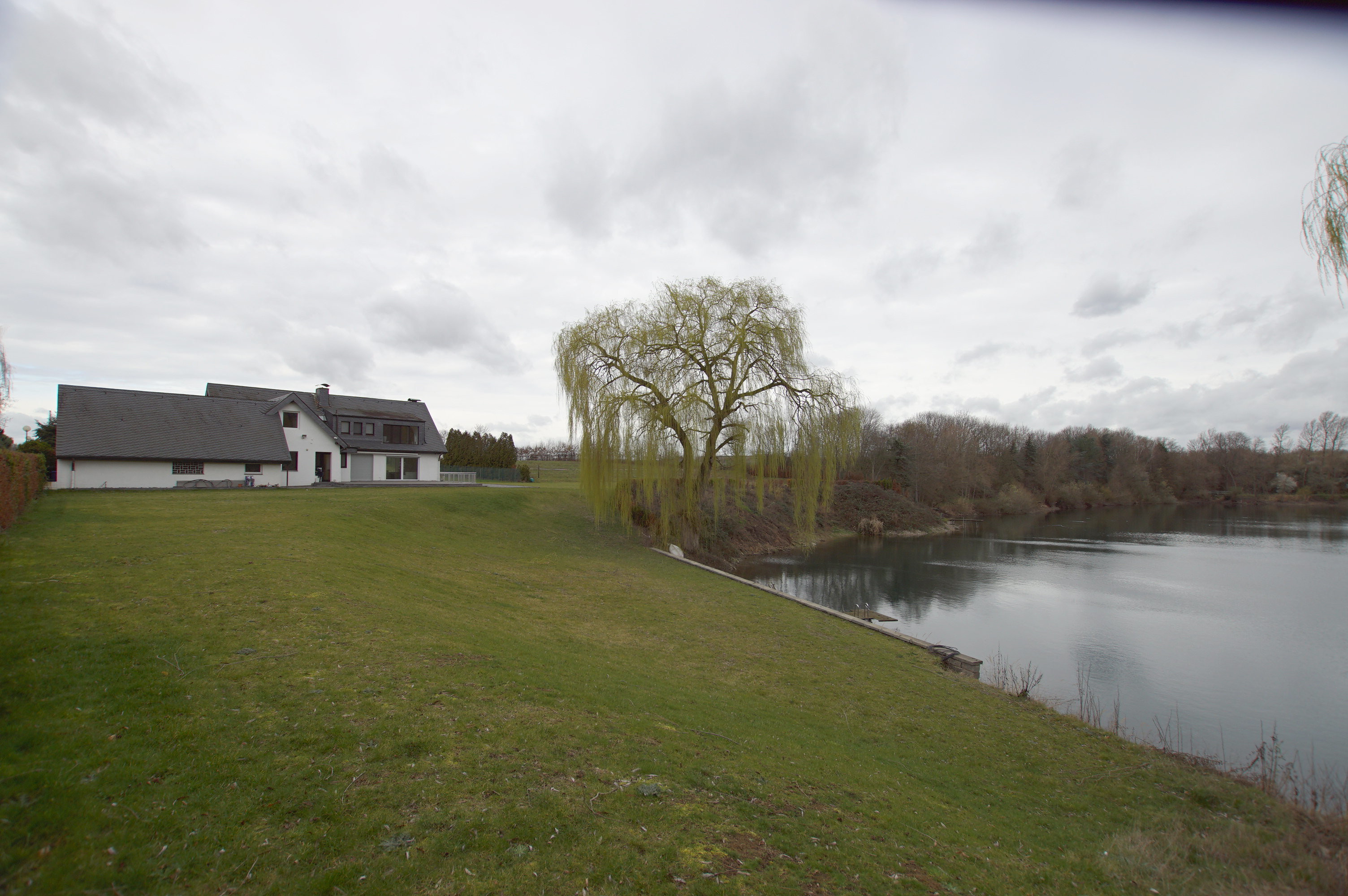 Haus Kaufen Leverkusen
 Ein Haus mit See Sehr große Villa mit eigenem See und