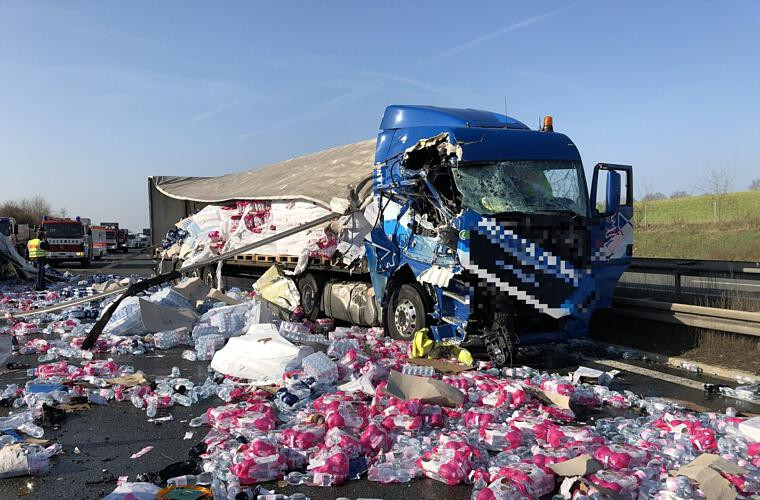 Haus Kaufen Münchberg
 A9 Münchberg voll gesperrt Lkw verliert Wasserflaschen